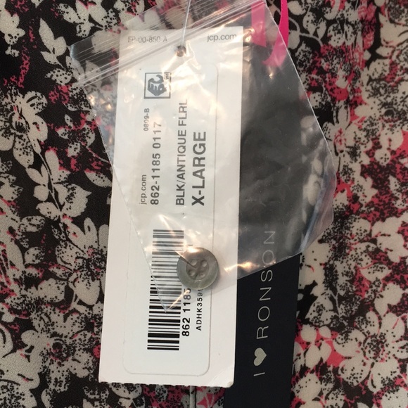 NWT Floral Top - Picture 5 of 5